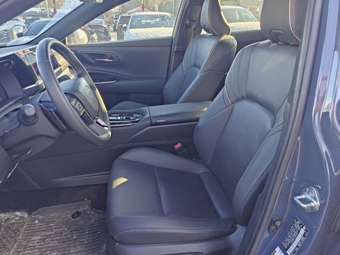 Used 2025 Toyota Crown Signia image 4