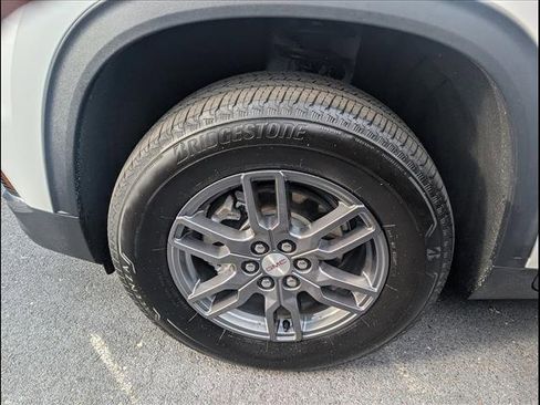 Used 2025 GMC Acadia Elevation image 5