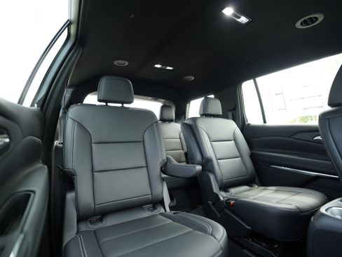 New 2026 Chevrolet Traverse LT w/ Midnight/Sport Edition FWD image 12