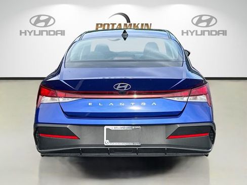 Used 2024 Hyundai Elantra SE FWD image 6