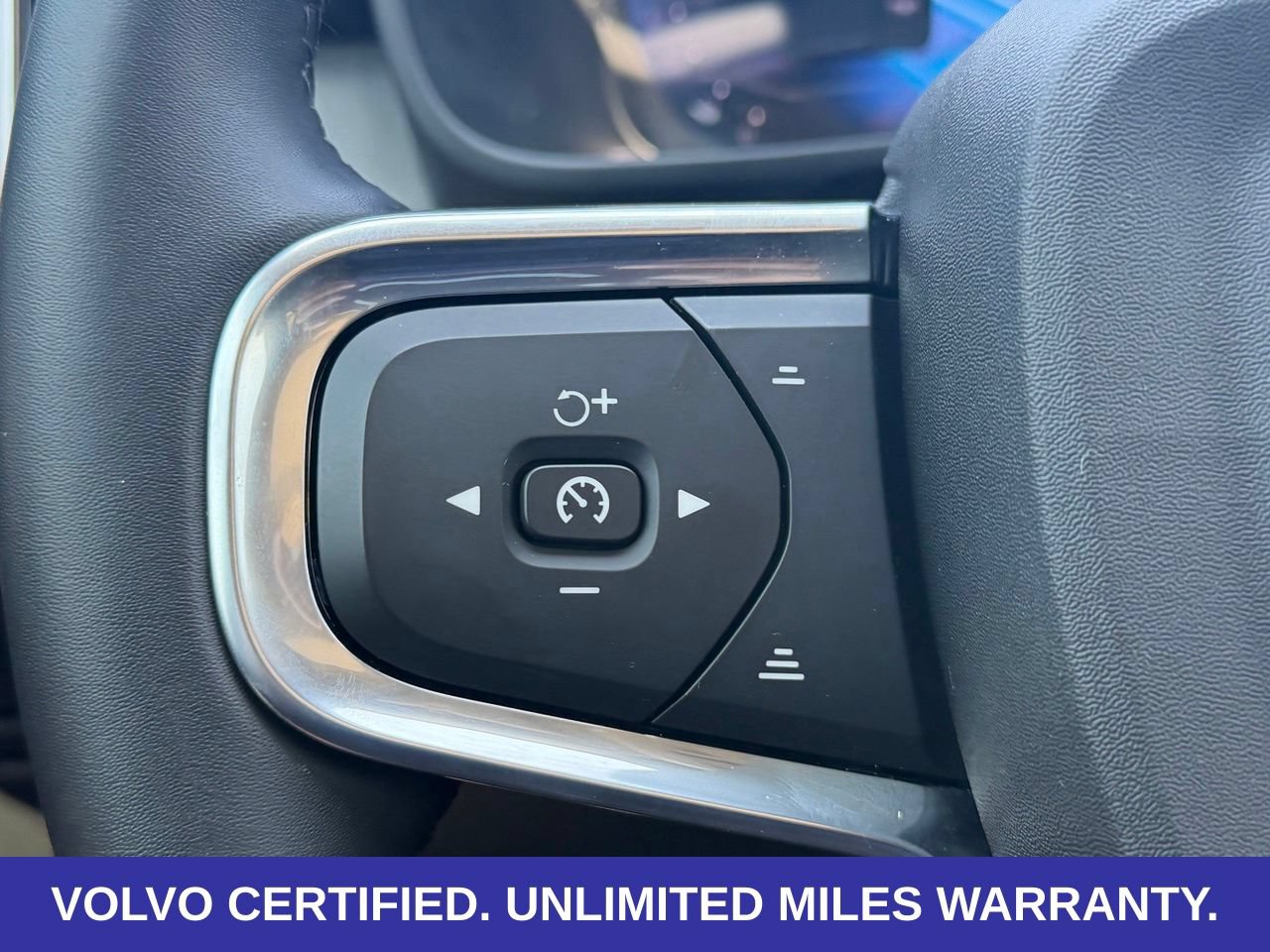 Certified 2025 Volvo XC40 B5 Plus AWD/4WD image 18