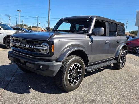 Used 2022 Ford Bronco Outer Banks image 3