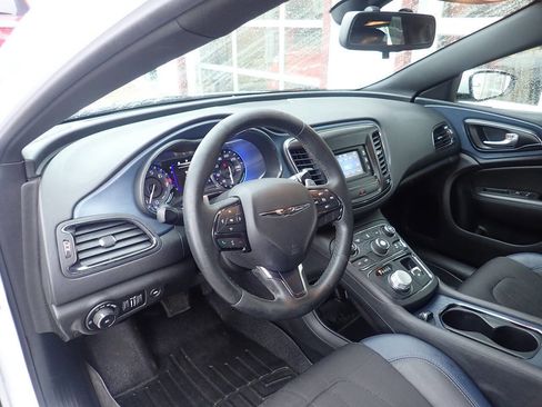 Used 2015 Chrysler 200 S image 8