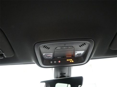 Used 2023 Chevrolet Traverse LT w/ LT Premium Package image 12