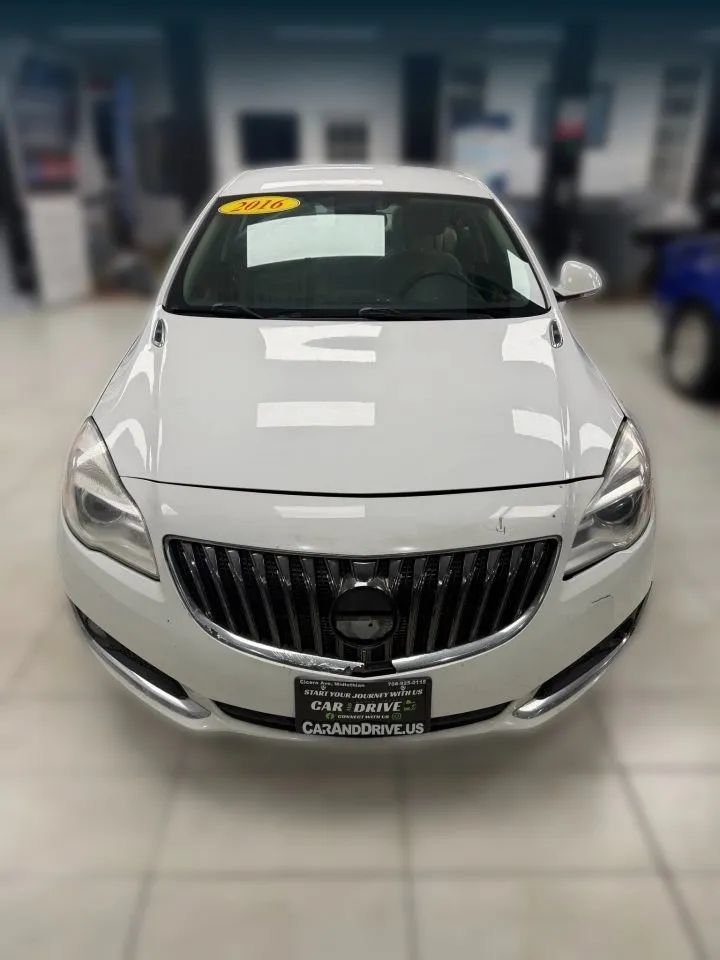 Used 2016 Buick Regal FWD image 2