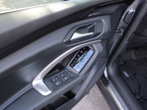 Used 2025 Audi Q5 Premium Plus w/ Premium Plus image 27