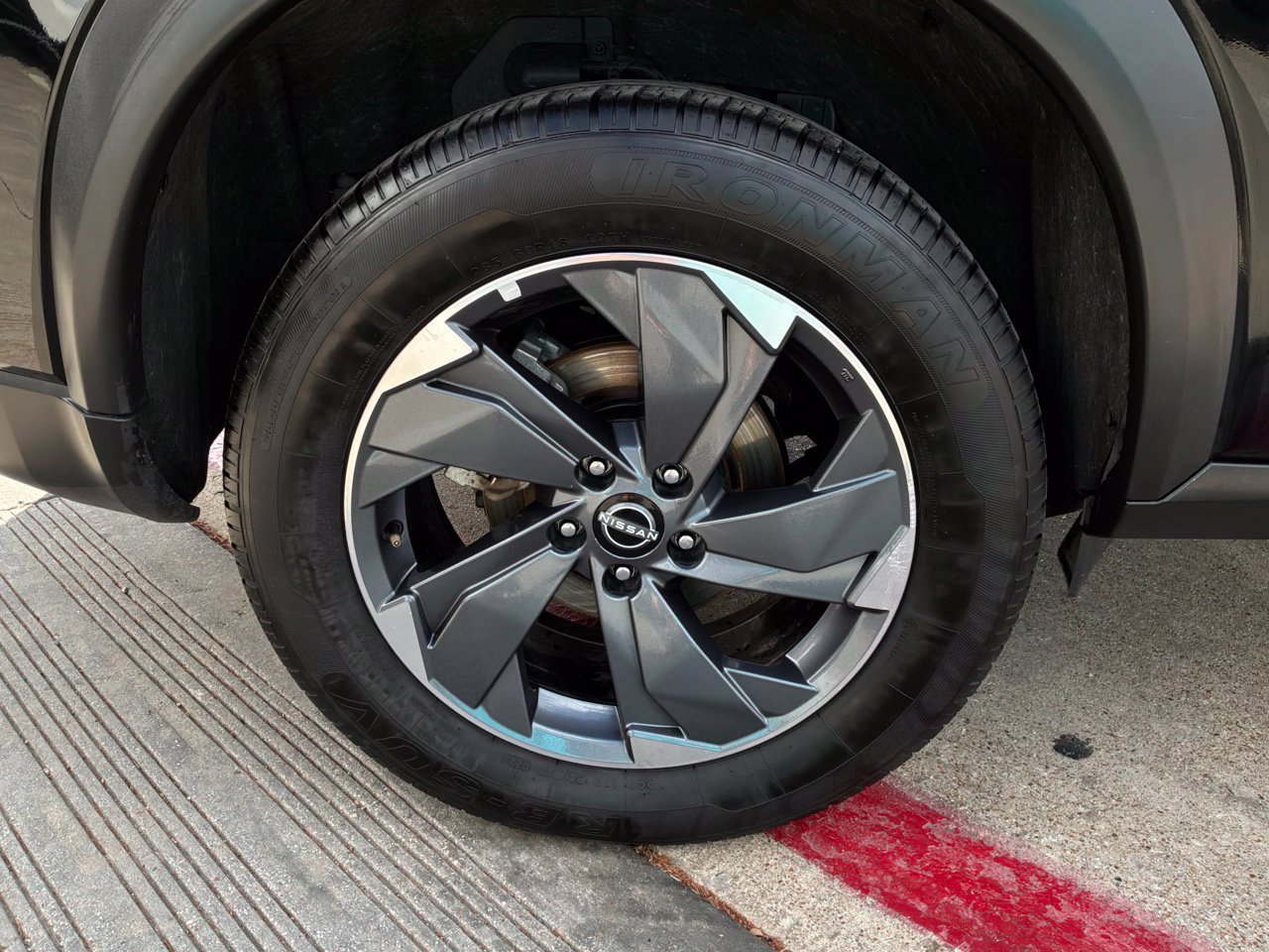 Used 2025 Nissan Rogue SV FWD image 9