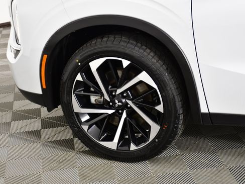 Used 2023 Mitsubishi Outlander SE AWD/4WD image 52