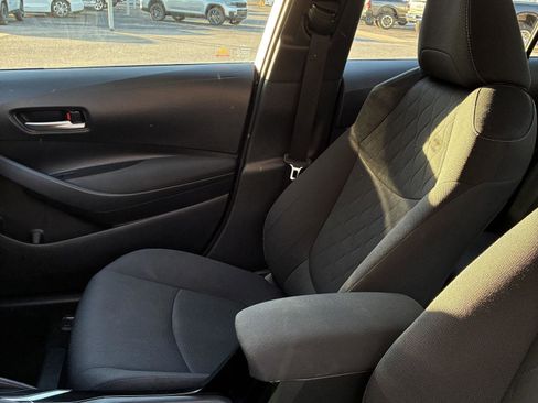 Used 2020 Toyota Corolla LE image 3