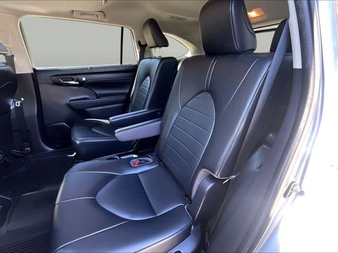 Used 2022 Toyota Highlander XLE FWD image 20