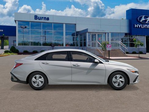 New 2026 Hyundai Elantra SE FWD image 7