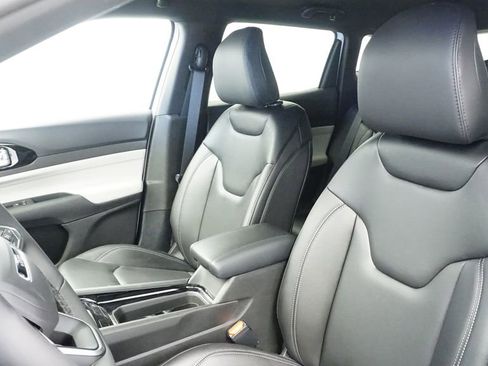 New 2026 Jeep Compass Limited image 32