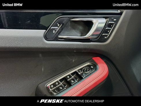 Used 2018 Porsche Macan S AWD/4WD image 3