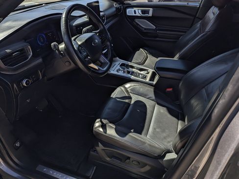 Used 2023 Ford Explorer Platinum w/ Technology Package AWD/4WD image 10