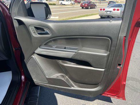 Used 2018 Chevrolet Colorado LT w/ Safety Package image 19