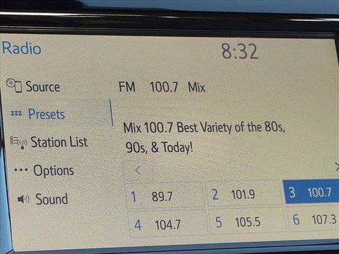 Used 2018 Toyota Camry XLE FWD image 7