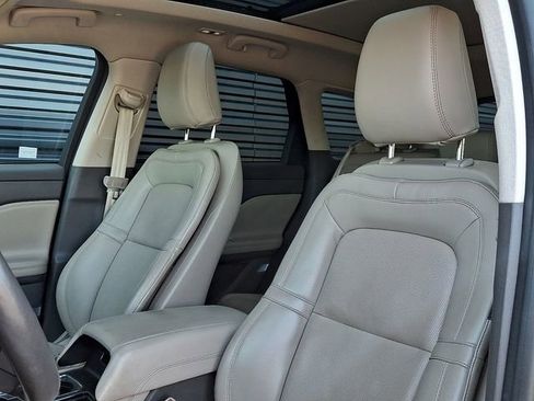 Used 2022 Lincoln Corsair AWD w/ Premium Package image 5