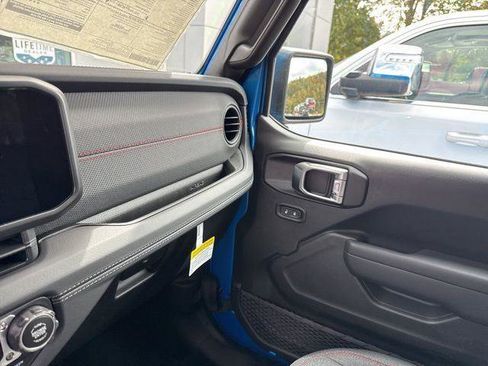 New 2025 Jeep Wrangler Unlimited Rubicon w/ Technology Group image 21