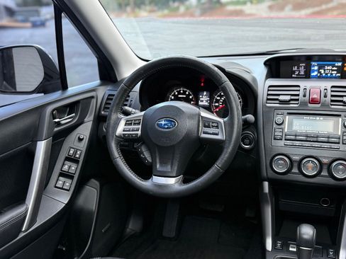 Used 2015 Subaru Forester 2.5i Touring AWD/4WD image 18