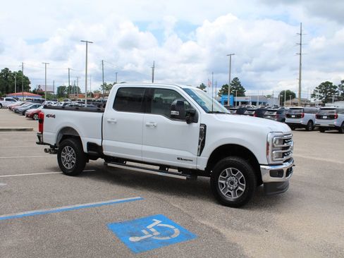 Used 2026 Ford F250 Lariat AWD/4WD image 3