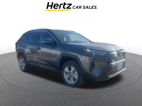 Used 2025 Toyota RAV4 XLE image 1