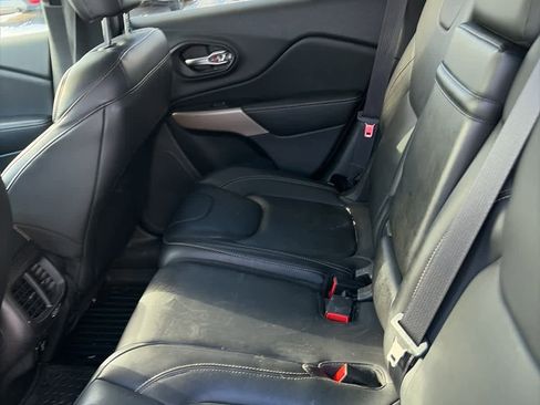 Used 2017 Jeep Cherokee Limited image 13