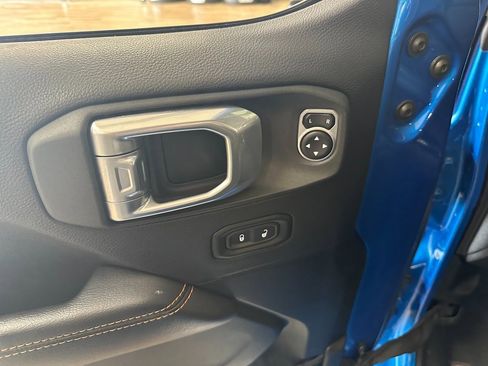 Certified 2020 Jeep Gladiator Mojave w/ Dual Top Group image 11