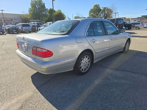 Used 2000 Mercedes-Benz E 320 Sedan image 5