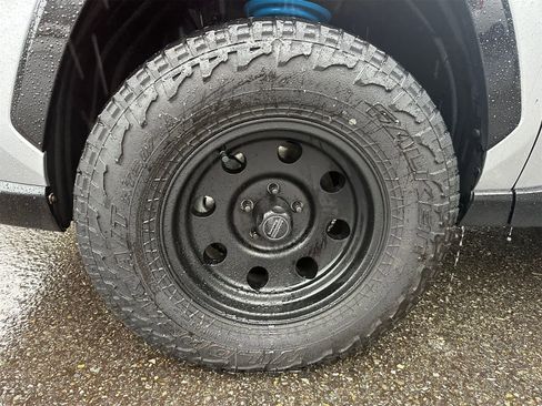 Used 2022 Toyota RAV4 SE image 8