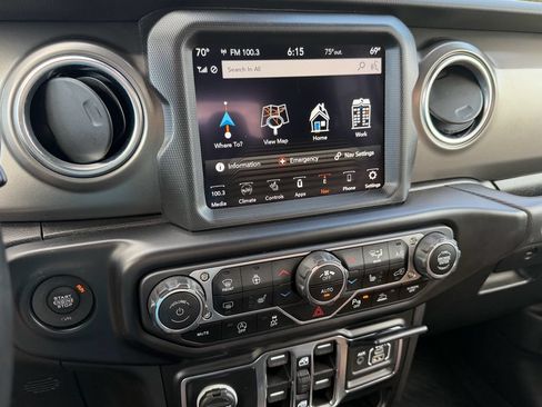 Used 2022 Jeep Gladiator Rubicon w/ Cold Weather Group AWD/4WD image 27