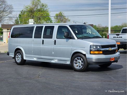 Used 2023 Chevrolet Express 2500 Extended RWD image 8