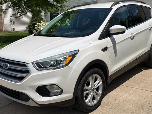 Used 2017 Ford Escape SE w/ Equipment Group 201A AWD/4WD image 1