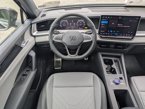 New 2026 Volkswagen Tiguan SE R-Line AWD/4WD image 15