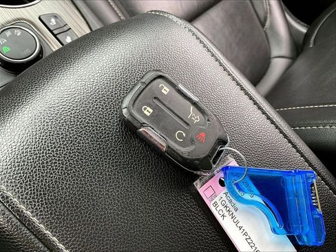 Used 2023 GMC Acadia SLT AWD/4WD image 28