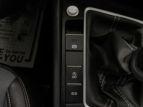 Used 2025 Volkswagen Jetta SE FWD image 24