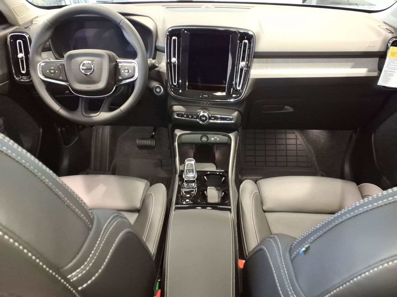 New 2026 Volvo XC40 B5 Plus w/ Protection Package Premier AWD/4WD image 12