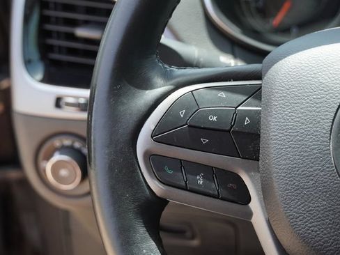 Used 2019 Jeep Cherokee Limited FWD image 24