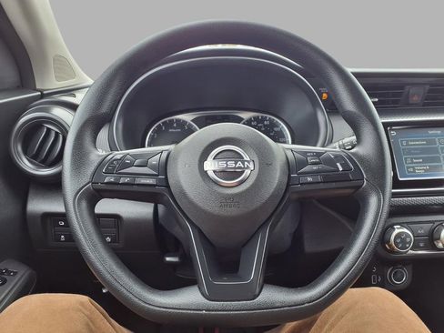 Certified 2025 Nissan Kicks Play S image 16