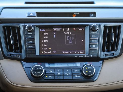 Used 2016 Toyota RAV4 XLE image 14