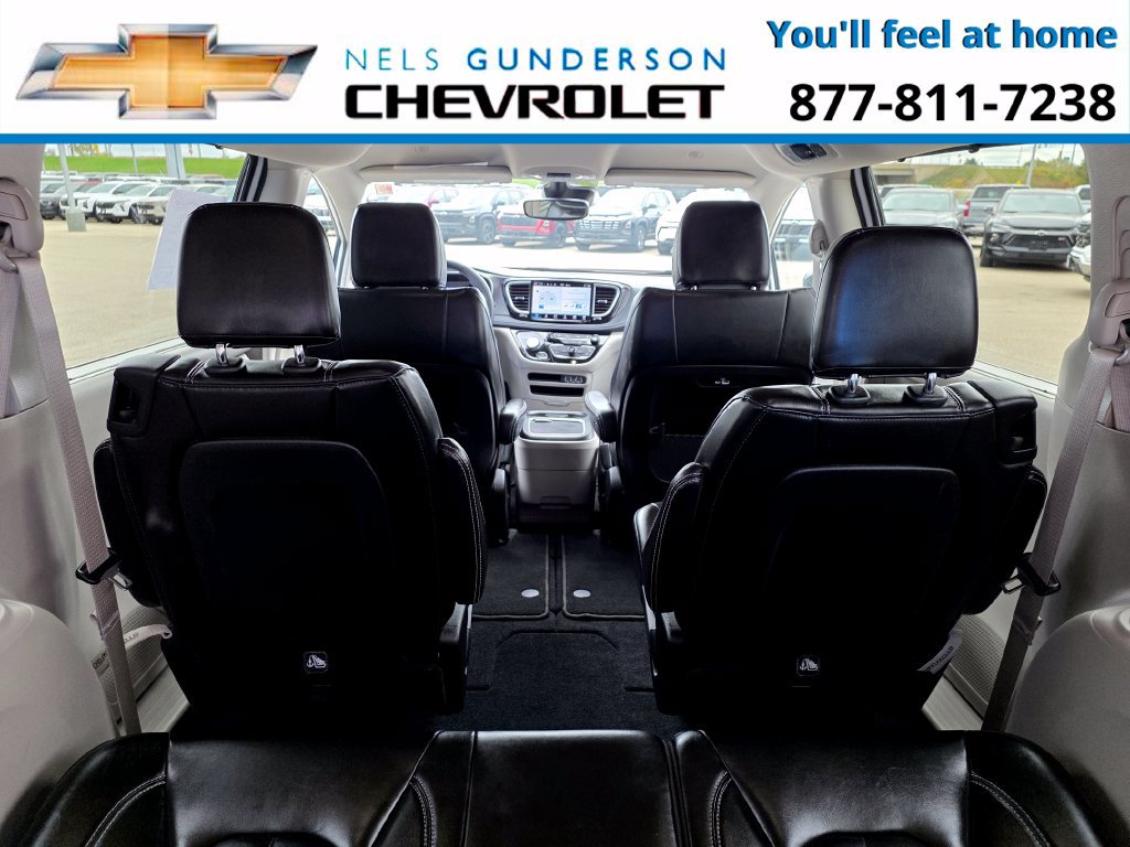 Used 2024 Chrysler Pacifica Touring-L FWD image 11