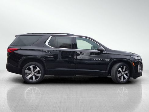 Used 2023 Chevrolet Traverse LT w/ LT Premium Package AWD/4WD image 3