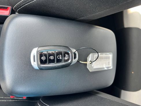 Used 2025 Hyundai Venue SEL FWD image 27