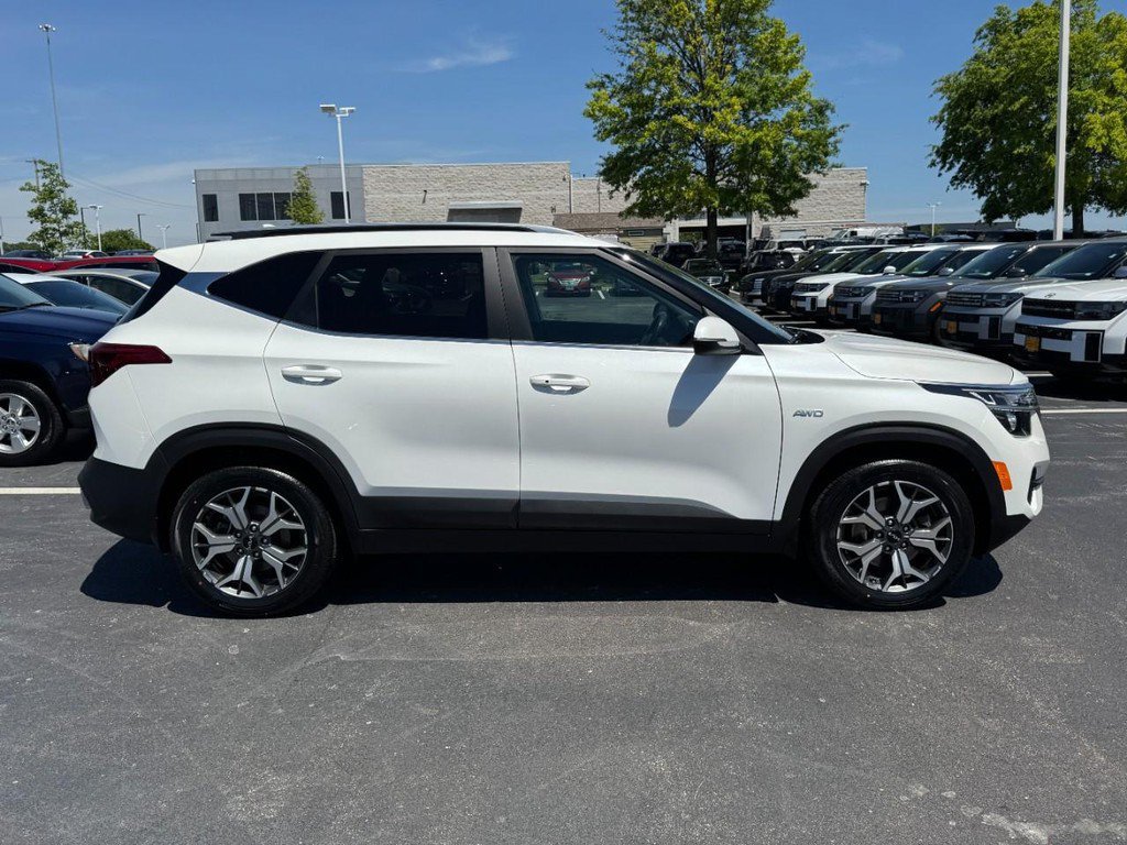 Used 2022 Kia Seltos EX AWD/4WD image 2