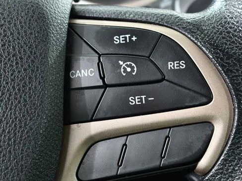 Used 2015 Jeep Cherokee Sport image 32