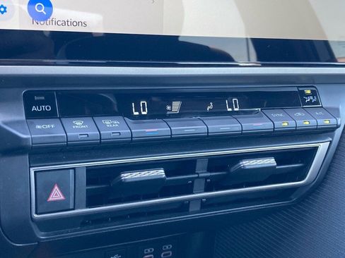 Used 2025 Toyota Camry SE w/ Multimedia Upgrade Package image 23