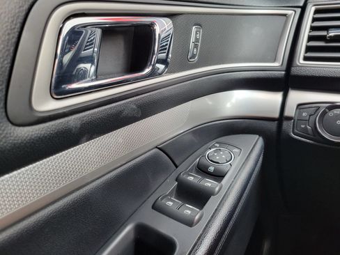 Used 2017 Ford Explorer XLT FWD image 16
