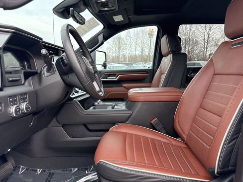 Used 2025 GMC Sierra 2500 Denali Ultimate image 9