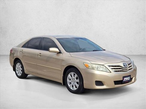 Used 2010 Toyota Camry LE FWD image 3