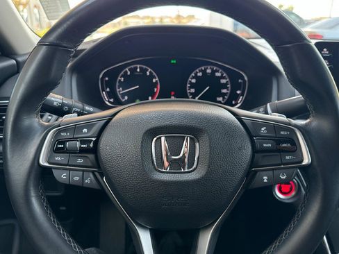 Used 2018 Honda Accord Touring image 25