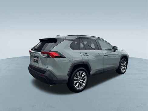 Used 2021 Toyota RAV4 XLE Premium FWD image 8